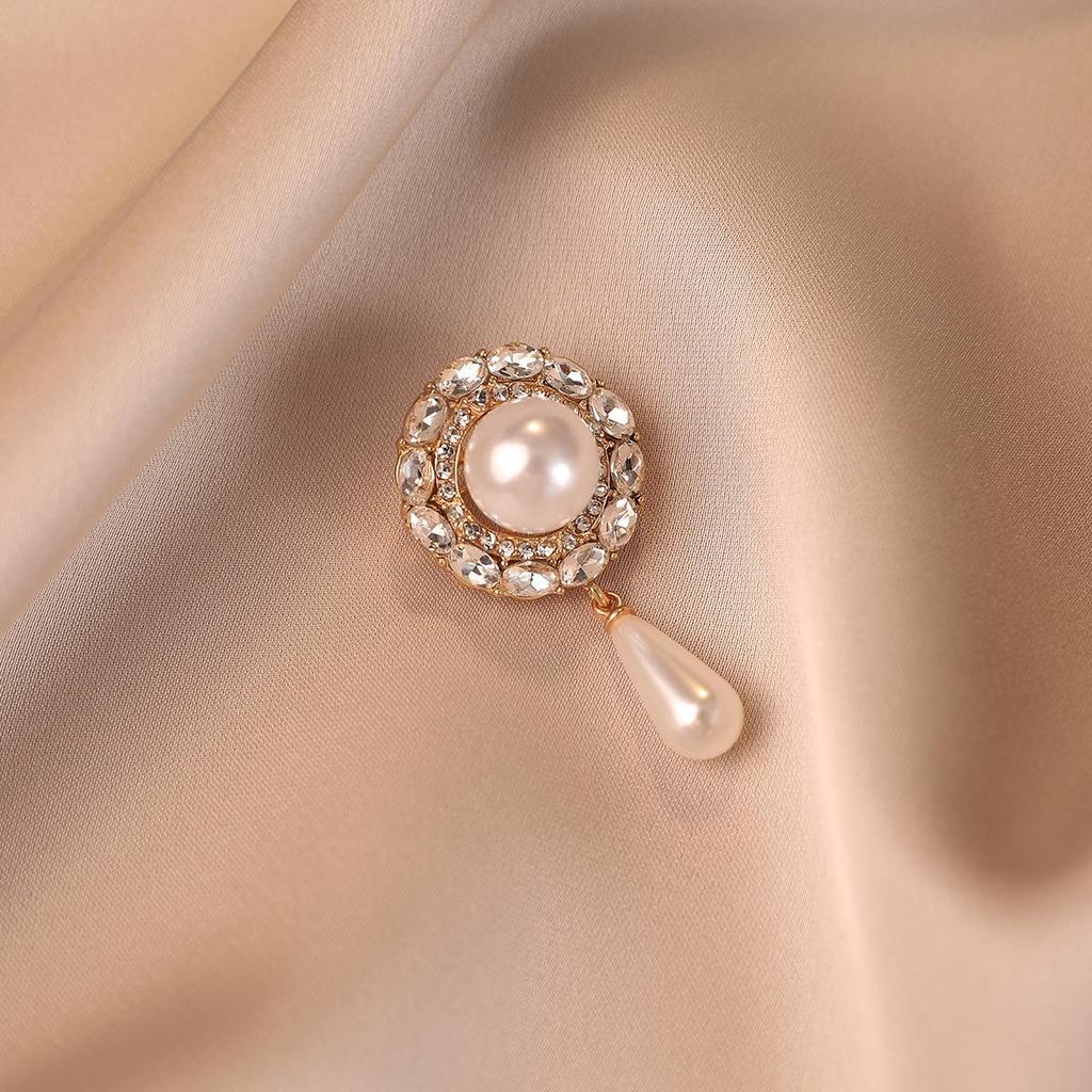 Exquisite High-End Schmetterlingsbrosche für Damenmode - Elegante Corsagen-Nadel & Kleidungsaccessoire