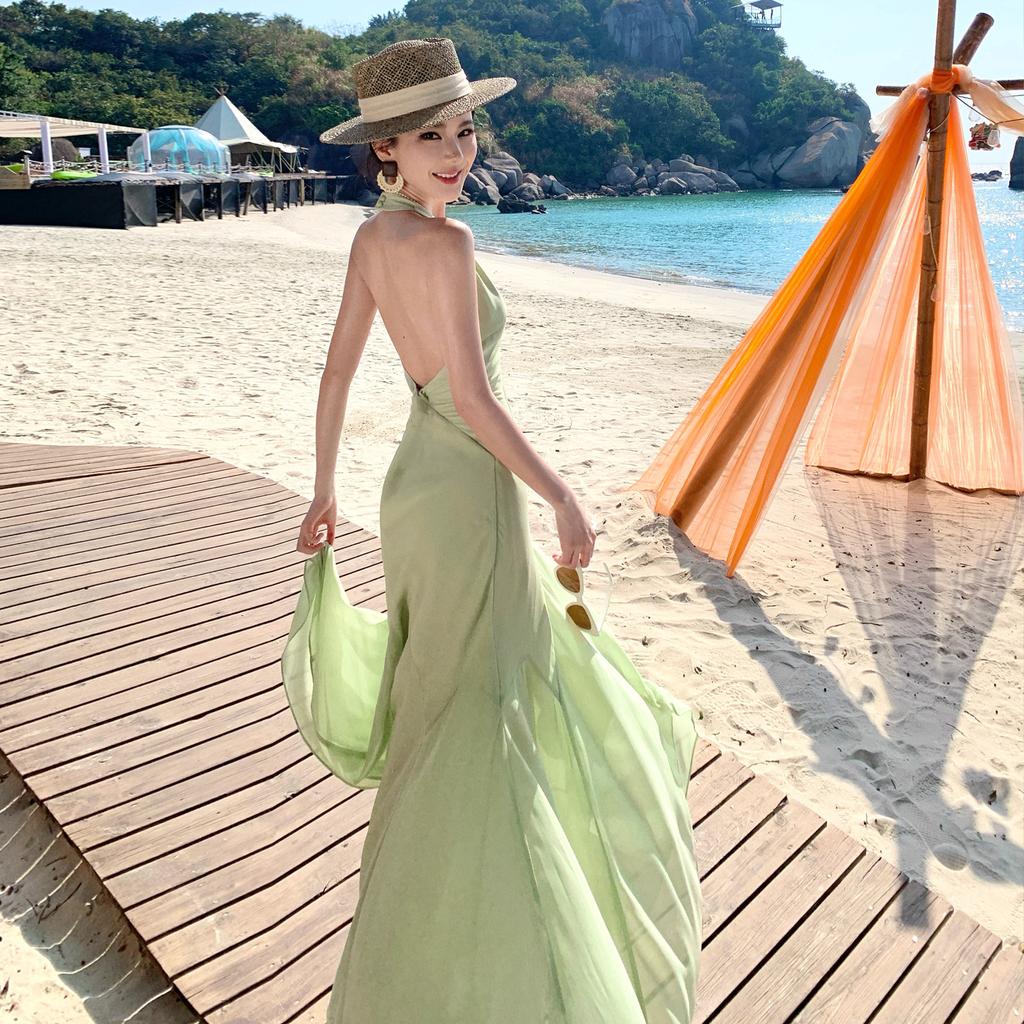 Green holiday style neck halter dress for women's spring and summer sleeveless v-neck slim fit, sexy, beautiful and good-looking a-word long dress