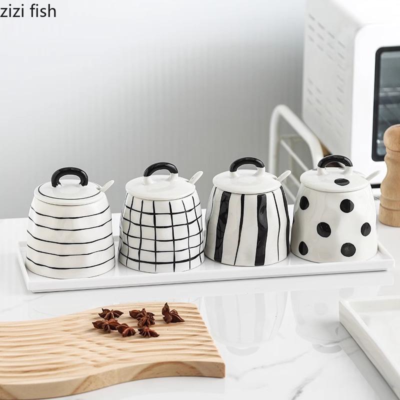 Borcan de condimente din ceramică creativ cu lingură Borcan de sare desenat manual Borcan de condimente Borcane de bomboane Borcane de piper Instrument de condiment de uz casnic