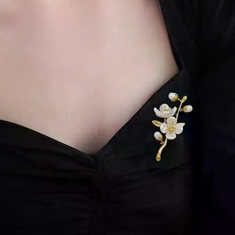 Elegant Jasmine Flower Brooches For Women Fashion Plant Pearl Brooch Vintage Clothing Decoration Party Gifts Jewelry Accessories