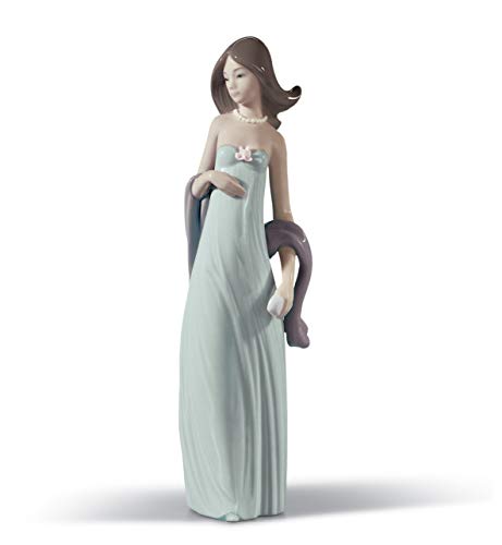 

LLADRÓ Ingenue Woman Figurine. Porcelain Woman Figure.