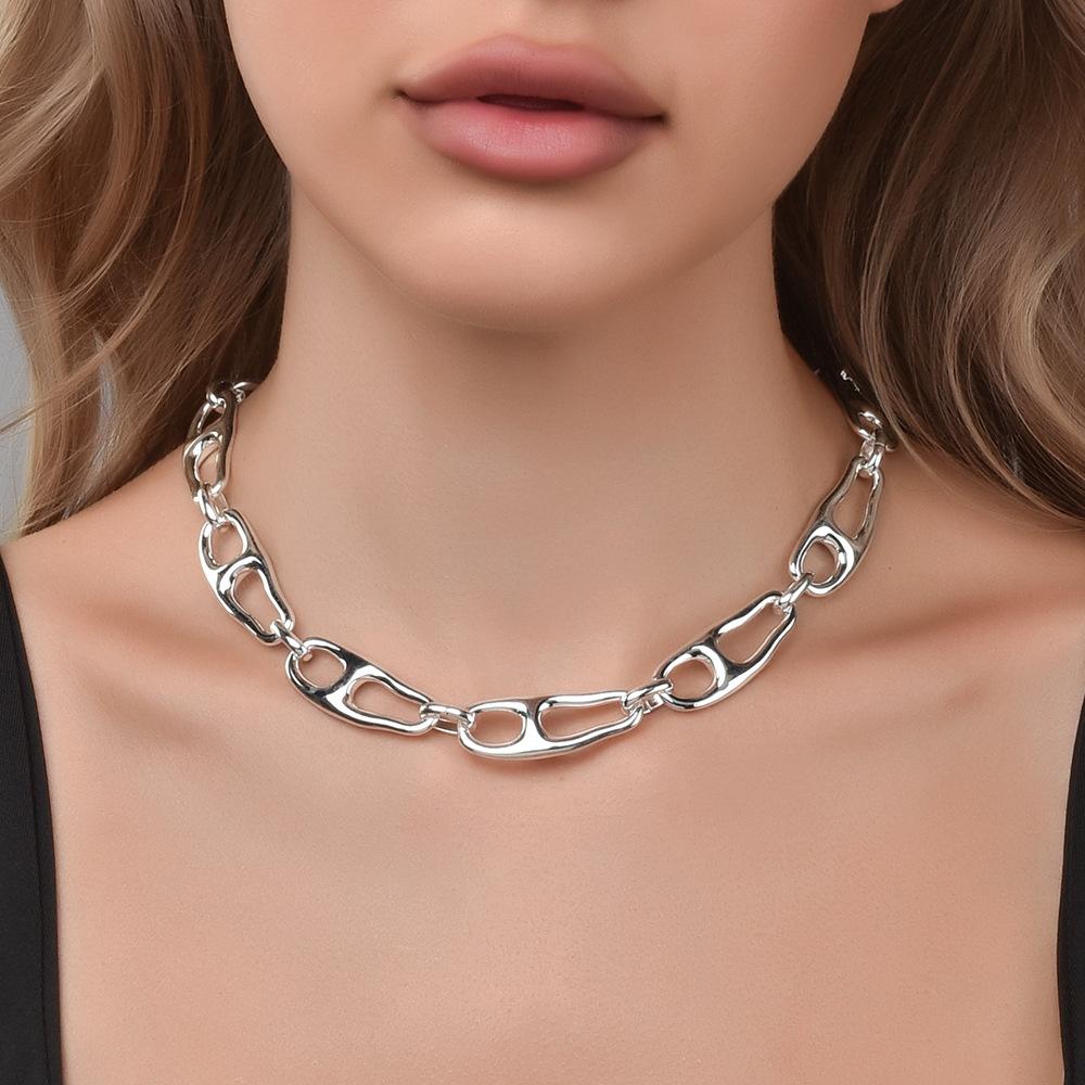 New Style Female Clavicle Chain Light Luxury Style Hollow Chain Pendant Necklace