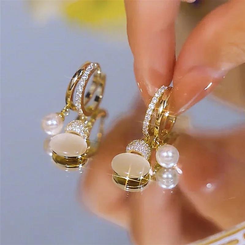 2023 New Fashion Trend Zircon Crystal Black Leaf Pendant Earrings for Women Unique Design Temperament Cool Girls Party Zircon