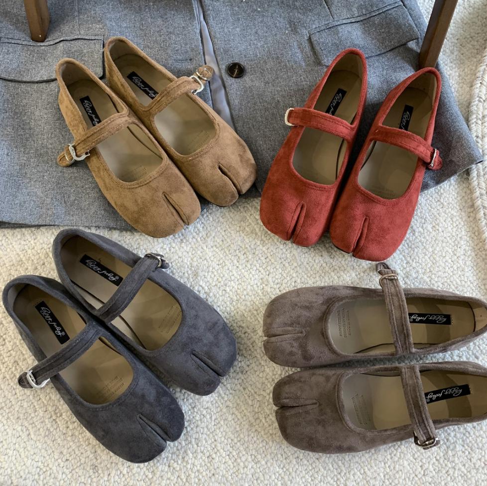 Fashion 2025 Japanese Style Tabi Ninja Shoes Women Retro Suede Flats Split Hoof Toe Boat Shoes Femme Mary Jeans Mocasines Ballerina Shoe