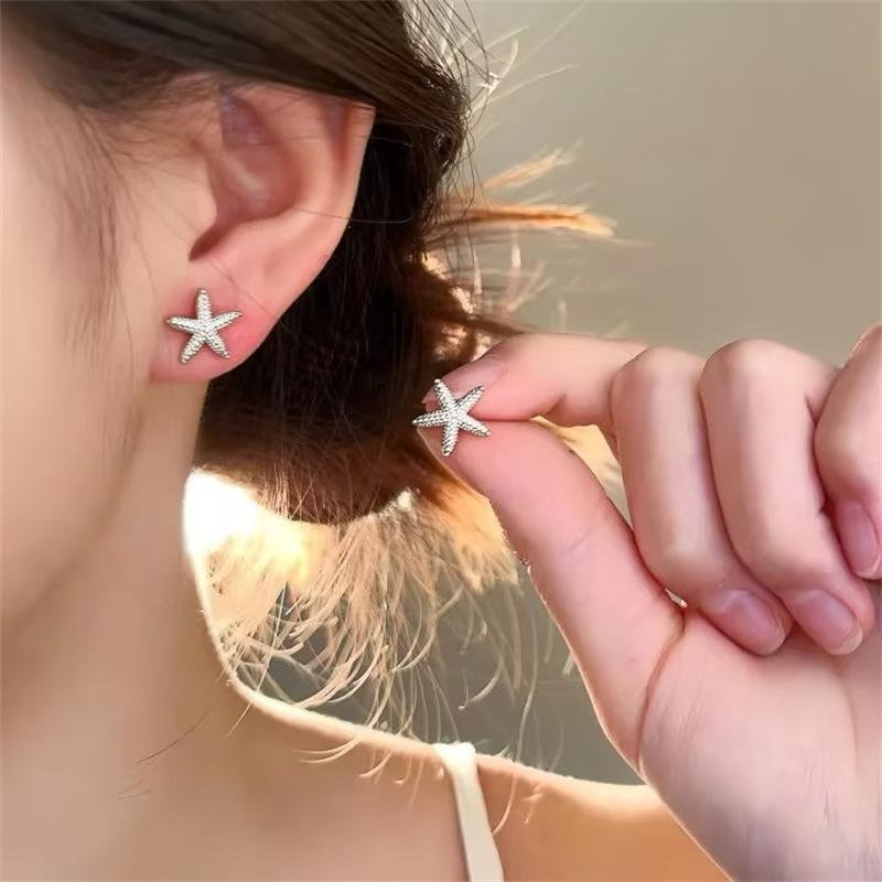 Simple Starfish Shell Stud Earrings for Women Aesthetic Mini Pearl Asymmetric Earrings Summer Beach Holiday Charm Jewelry Gifts