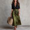 Set Camicia Nera a Maniche Corte e Gonna a Svasatura Verde con Cintura in Vita