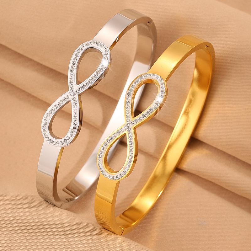 8-character Wireless Possible Luxury Bracelet for Women