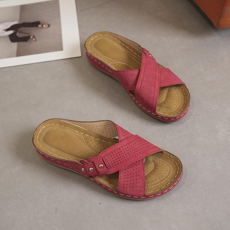 

Большие размеры, женские, лето 2024 года, новые, наклонный каблук, толстая подошва, полые, крест-накрест, одна педаль, пляжные повседневные тапочки 36 красный