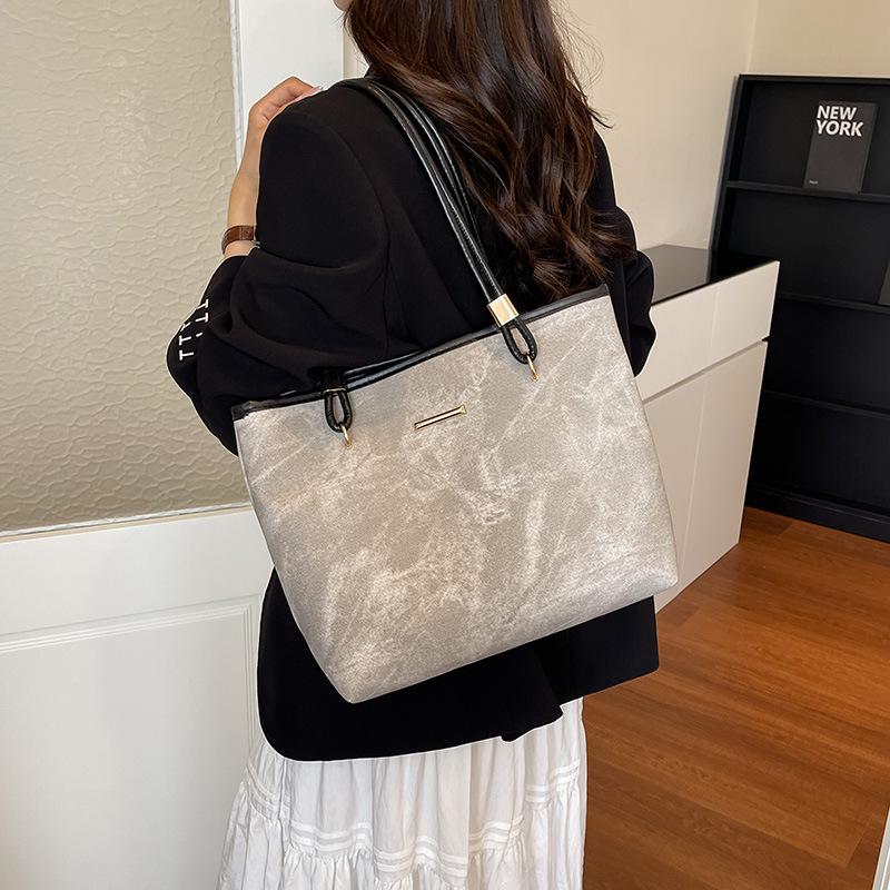 Luxury Spring/Summer 2026 Women's Fashionable Large Capacity Tote Bag - Versatile Single Shoulder Commuting Bag