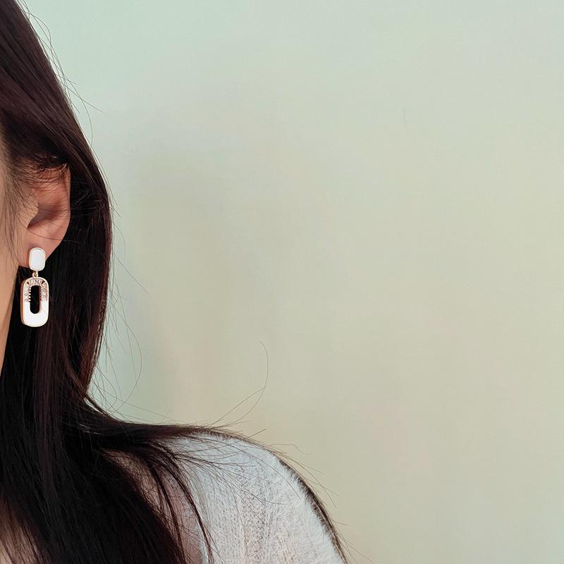 Elegant Korean Geometric Zircon & Mother-of-Pearl Stud Earrings: Light Luxury & Versatile Fashion for Women