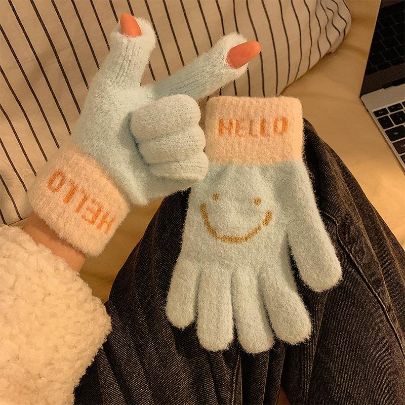 Touch Screen Plush Smiling Face Gloves for Women To Keep Warm in Winter Plus Plush and Cute Five Fingered Students To Protect Against Cold Wind