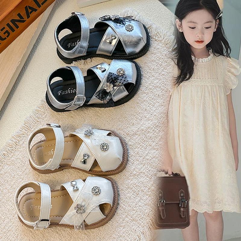 Children's Closed-toe sandals2026Summer New Style Children's Sandals with Rhinestone Bows and Solid Color Design for Little Girls