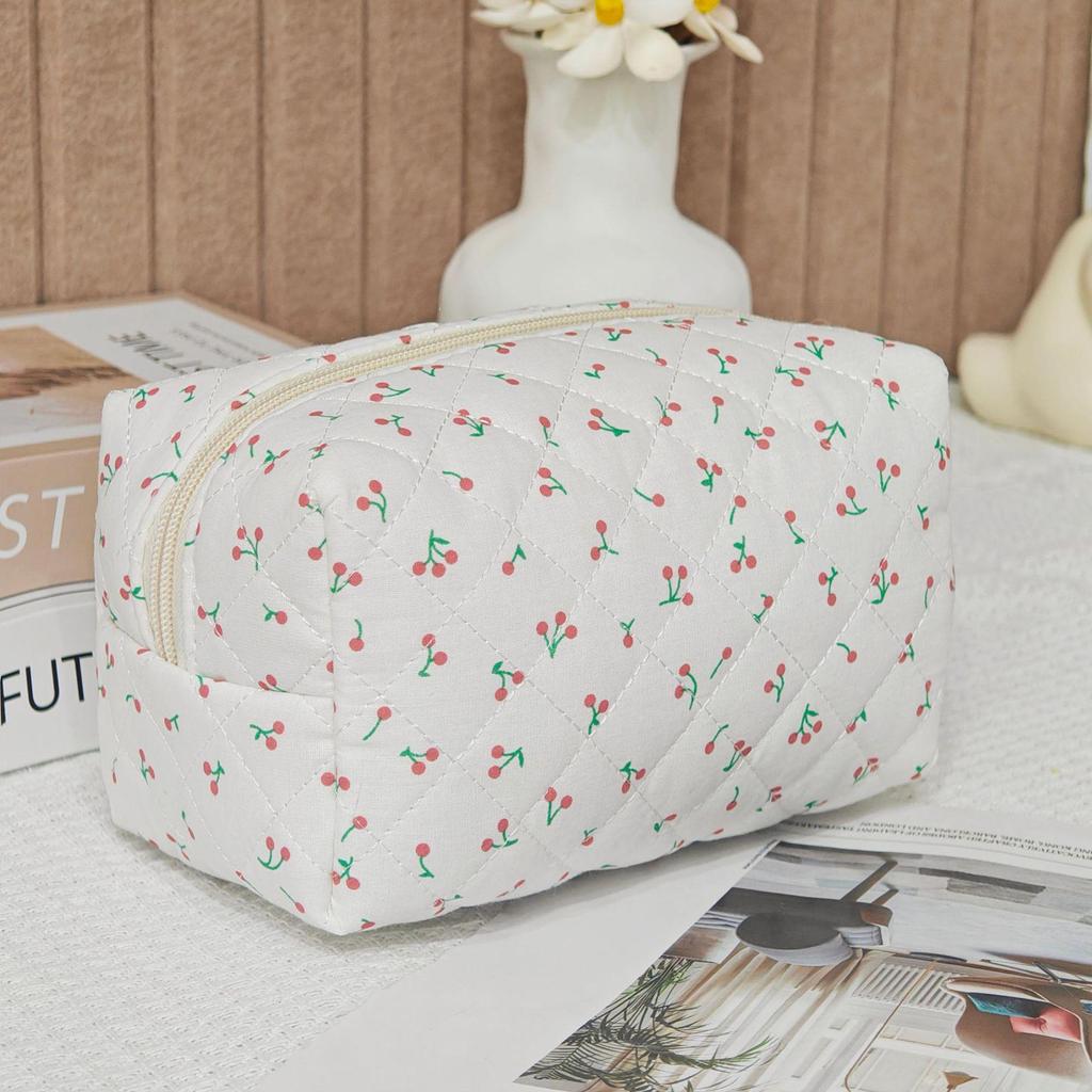 Large Capacity Little Bear Print Makeup Bag – Portable Girlish Polyester Toiletry Storage