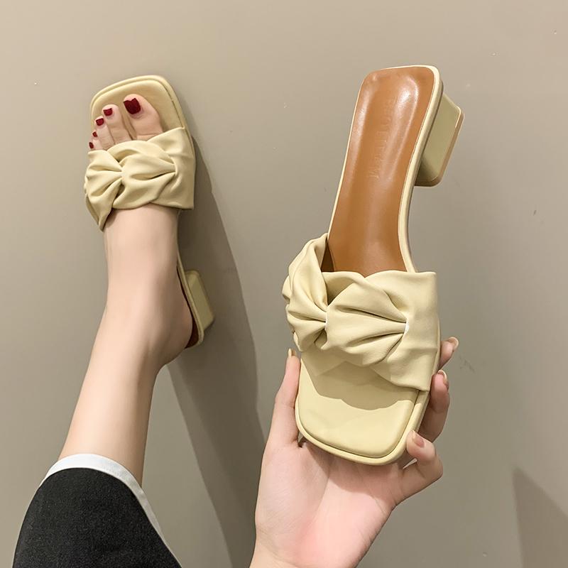 2024 Vară Nou Sandale Simple cu Toc Pătrat cu Vârf Pătrat și Vârf Deschis pentru Femei, Ediție Coreeană, Culoare Solidă, Pliuri