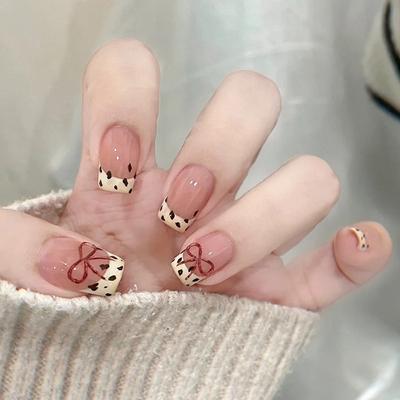 24 Stück Süße Kurze Quadratische Kopf Falsche Nagelkunst Vollabdeckung Abnehmbare Künstliche Falsche Nägel Aufdrücknägel Spitzen