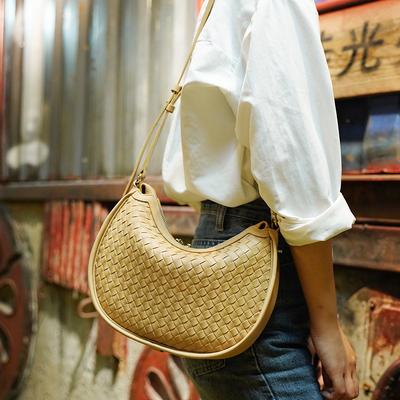 2025 New Bag Women's Spring and Summer Woven Leather Crescent Bag Casual One Shoulder Underarm Crossbody Handbag High Sense