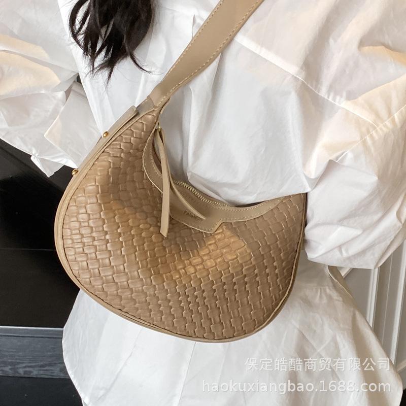 Large capacity bag women's spring and summer versatile 2025 new fashion niche design single shoulder messenger bag commuter dumpling bag