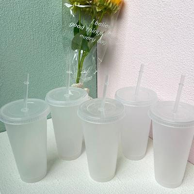 500/700ml Beyaz Pipetli Kapaklı Renk Değiştiren Kahve Kupası Yeniden Kullanılabilir Plastik Bardak Mat Bitişli Kahve Kupası Çift Kupası
