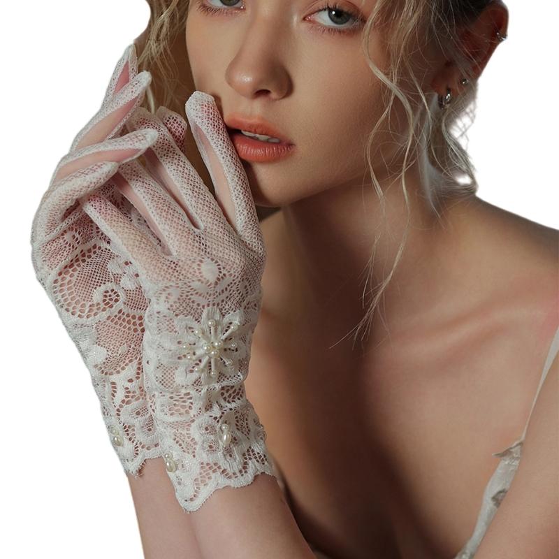 

Short Bride Gloves Intricate Lace Ideal for Strapless Ball Gown Dresses Bachelorette Party 1 білий