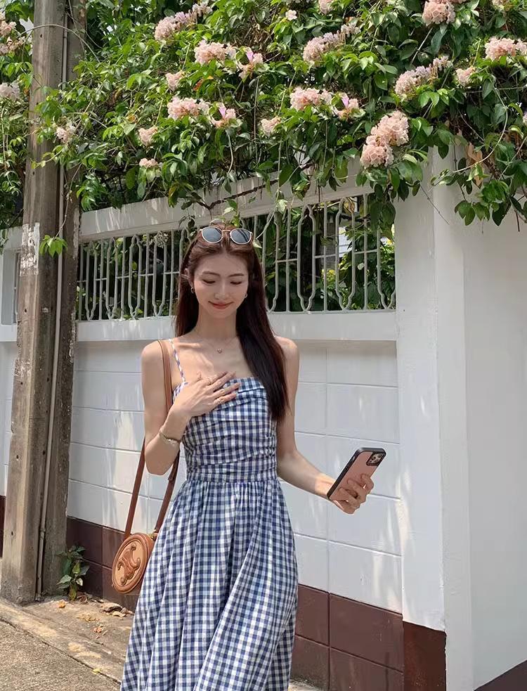 Plaid tube top skirt one-word shoulder dress women's summer French temperament design sense waist seaside vacation long skirt