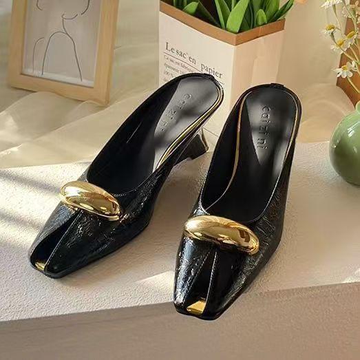 

Fish mouth bag head celebrity style metal soft leather half slippers outer wear women s summer 2025 new French square head wedge heel sandals 42