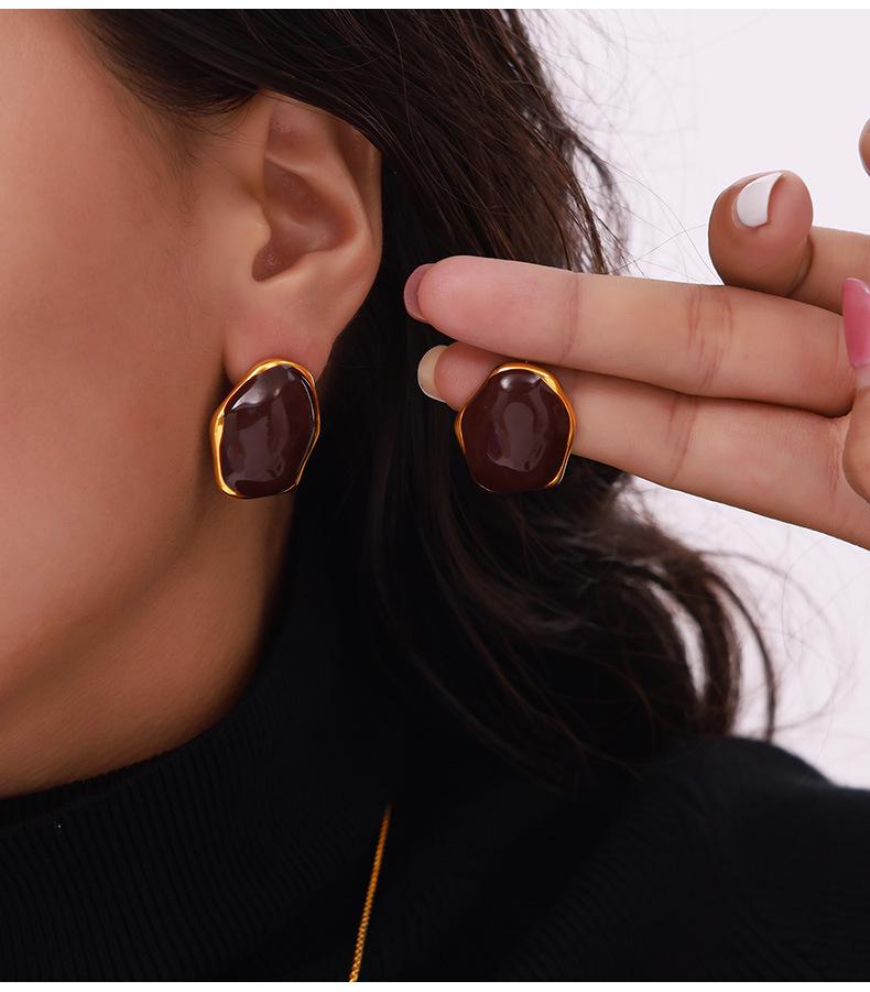 Retro Drip Oil Pendant Earrings & Clavicle Chain Set: Gold-Plated, Titanium Steel, Simple Light Luxury Design