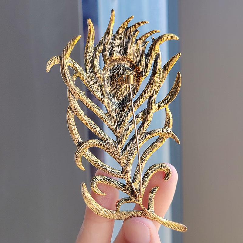 Elegant Colorful Peacock Feather Brooch with Rhinestones – Vintage Alloy Design for Men & Women