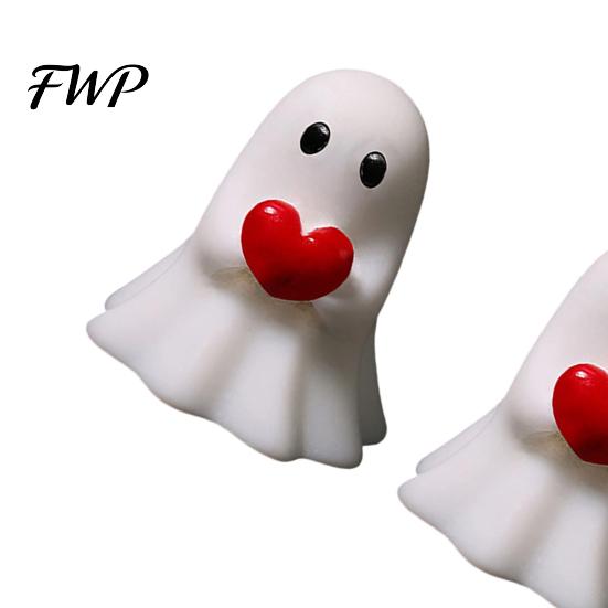 Resin Ghost Sculptures for Shelves 3Pcs Mini Figurines Halloween Decorations, Middle Finger And Goodie Bag Fillers Heart Ornaments Tiered Trays