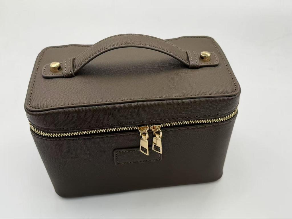Tragbare Kosmetiktasche aus Cross-Grain-Leder mit goldener Hardware - Reise-Organizer für Make-up und Hautpflege
