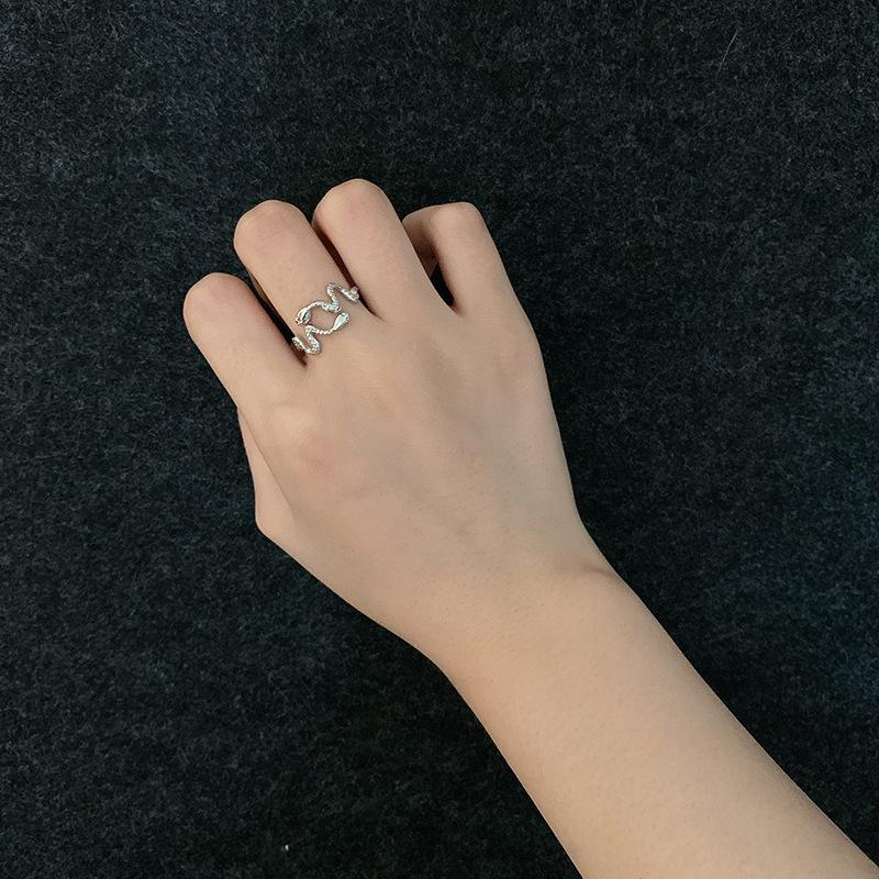 

Sense новое модное универсальное двойное змеевидное витое полосатое гравированное титановое стальное покрытие 18-каратное золотое открытое кольцо для женщин