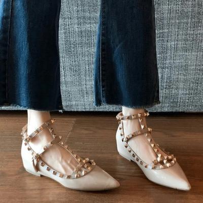 Mode Zarte Spitze Nieten Damen High Heels Schnalle Riemen Outdoor Hohe Qualität Einfarbig Quadratischer Absatz Damenschuhe