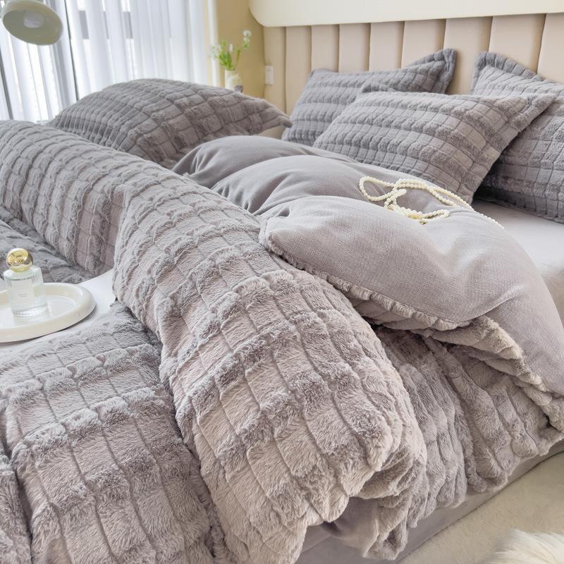 Rabbit Fleece Four-Piece Set, Thickened Milk Fleece Bed Sheet, Coral Fleece Quilt Cover, Three-Piece Flannel Bed Hat On The Bed