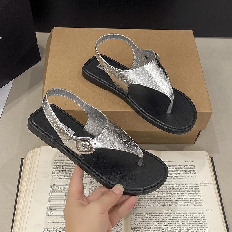 Light luxury and comfortable French retro flat-soled sandals, light summer new sandals, soft soles are not tired