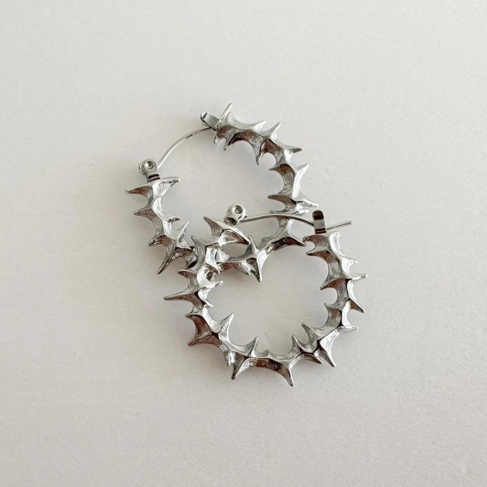 Personality Gothic Stainless Steel Circle Thorns Hoop Earrings for Women Street Punk Hip-hop Earrings Jewelry Accessories Gifts