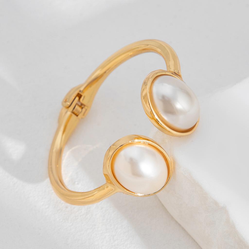 Imitation Pearl Spring Bracelet Women, Fashion Design Sense Metal Cut Surface Glossy Open Bracelet
