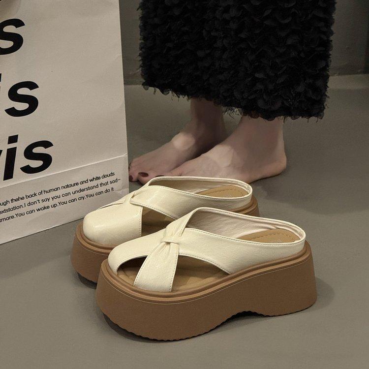 

Thick-soled bag head half slippers women s 2025 new summer outer wear fashionable hollow casual soft bottom with skirt cool slippers 34 бежевый