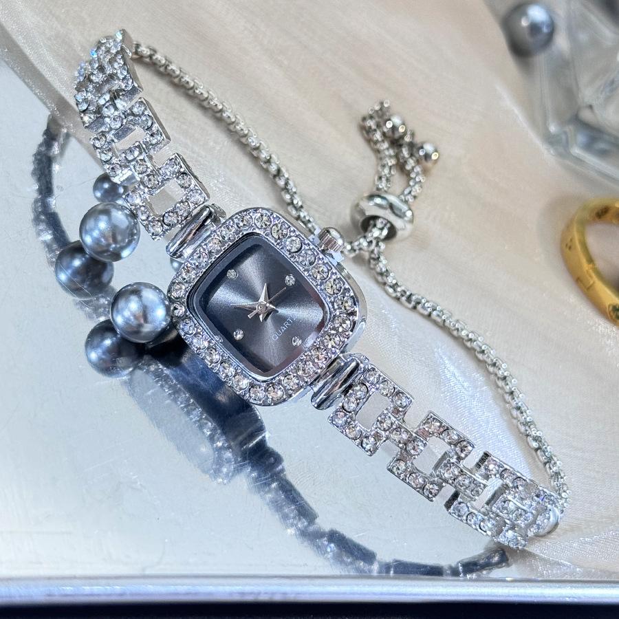 Ceas de damă cu brățară pătrată mică, extensibilă, cu ajustare liberă, lanț pătrat, încrustat cu diamante, de nișă, cu quartz