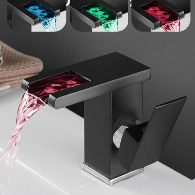YENI LED Işıklı Musluk Şelale Su Sıcak ve Soğuk Sıcaklık Kontrolü Renk Değişikliği Üç Renkli Renk Değiştirme Lavabo Banyo lavabo bataryası Dokunun