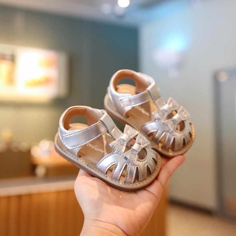 Kids Bow and Rhinestone Decor Closed Toe Hook and Loop Sandals 15 серебряный