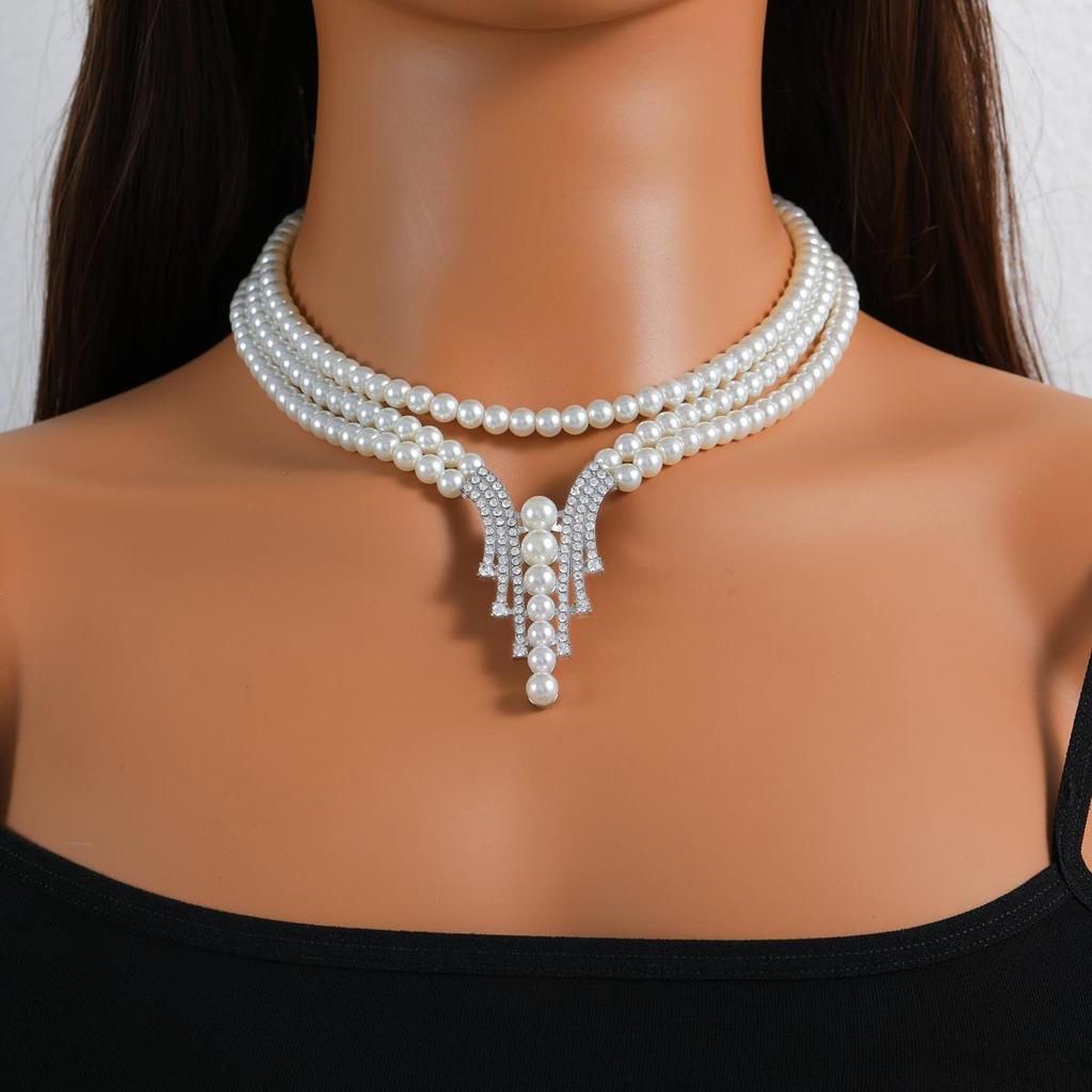 Trending European & American Pearl Jewelry Set: Necklace, Earrings, and Bracelet for Weddings & Evenings