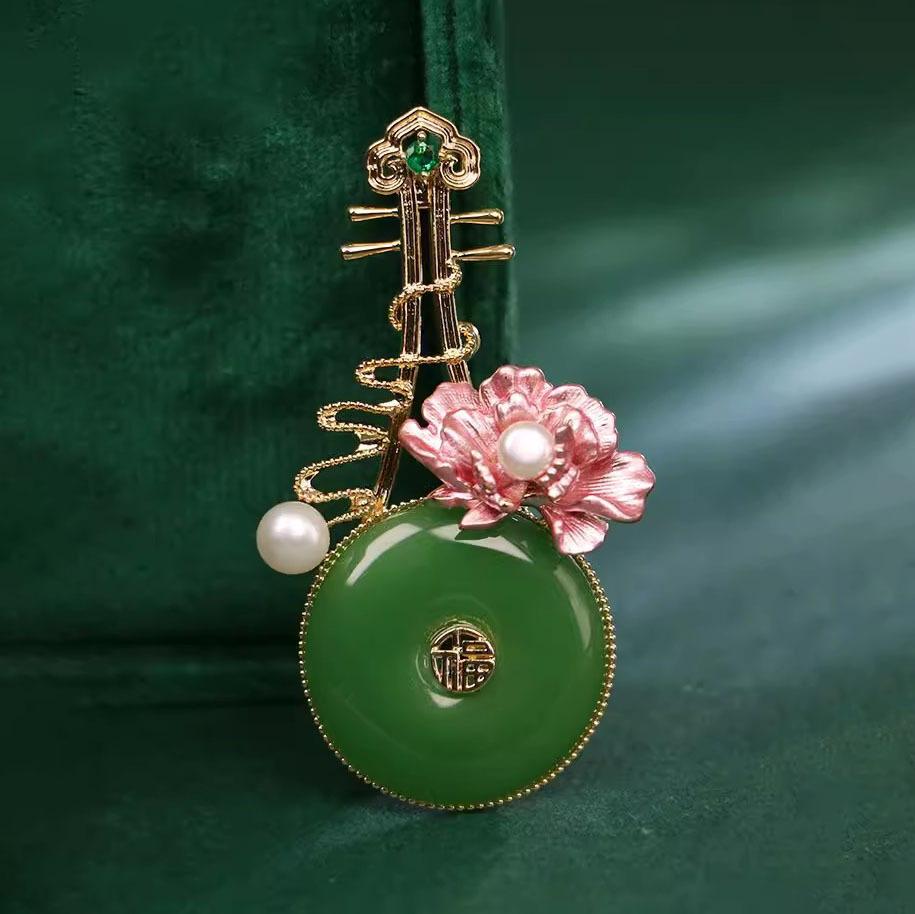 

Peony Pipa Brooch, High-end Feminine Charm, Pearl Jade Corsage, Ancient-style Creative Brooch
