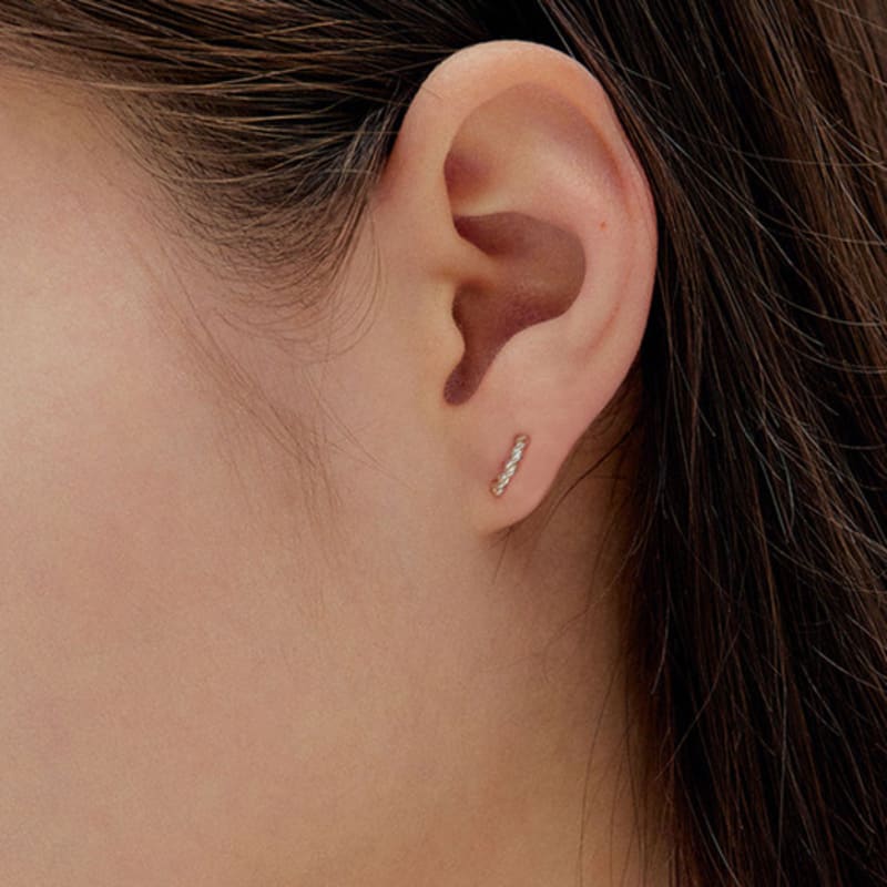 LUMIAH SIMPLE THREAD EARRINGS