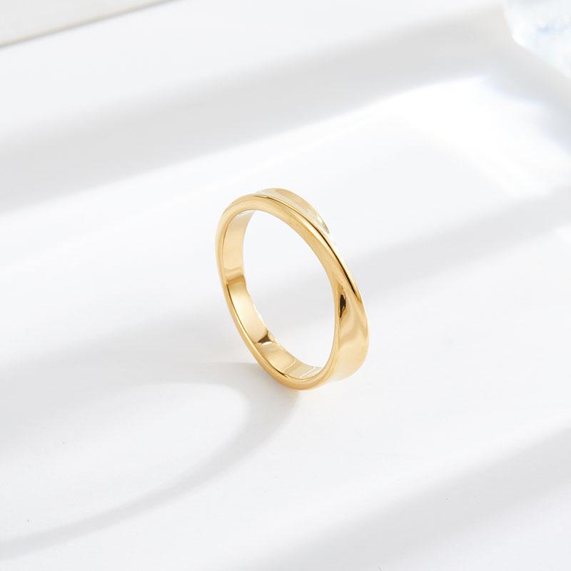 Trendy Möbius Ring: Women's Light Luxury 18K Gold Titanium Steel - Non-fading Stainless Steel Design