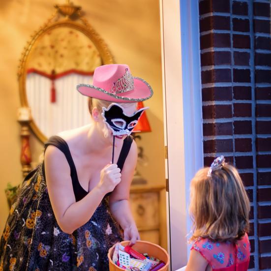 Women Cowboy Hat Rhinestones Inlay Crown Shiny Sequined Hat Brim Western-Themed Night Party Ladies Fancy Dress Festival Cowboy Costume Accessories