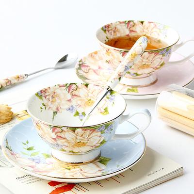 Moda flores azuis osso china xícara de café e pires com colher, estilo europeu luxuoso e requintado conjunto de chá cerâmica