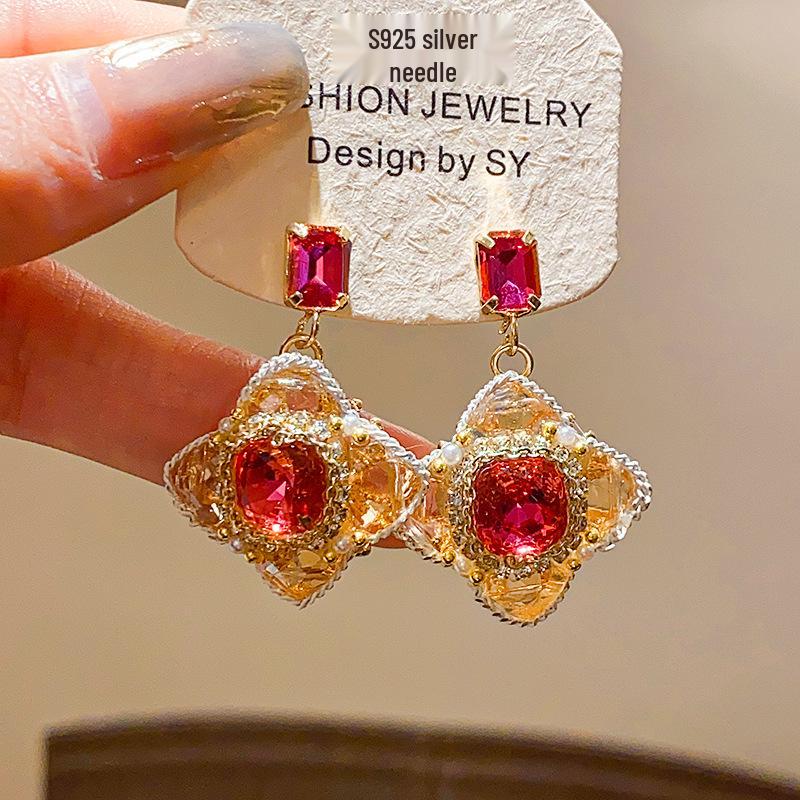 Silver Needle Glass Pearl Flower Pendant Earrings: Retro Style, Fresh & Sweet, Light Luxury Ear Jewelry.