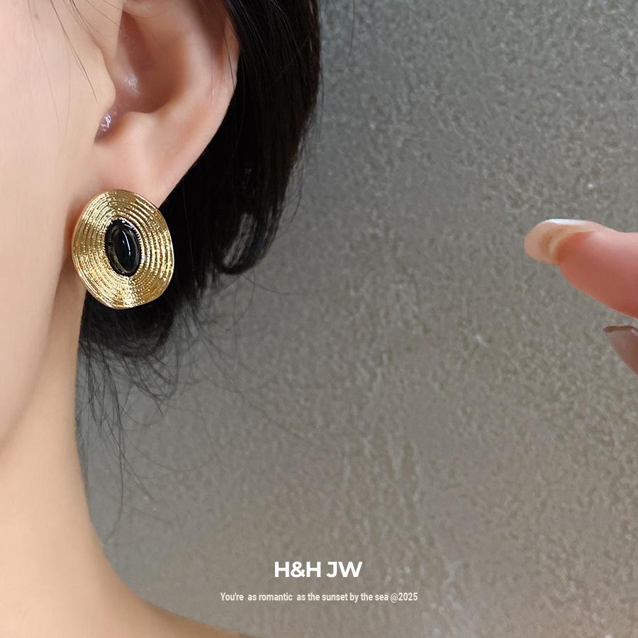 Silver Needle Oil Dripping Oval Pleated Earrings French Retro Exquisite Stud Earrings Fashion Temperament Earrings Design Sense Niche