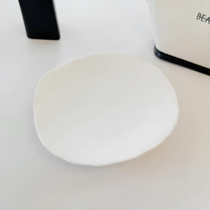 

Креативная керамическая подставка для украшений с уникальным художественным дизайном на трех ножках, многофункциональный овальный настольный поднос для аксессуаров белый