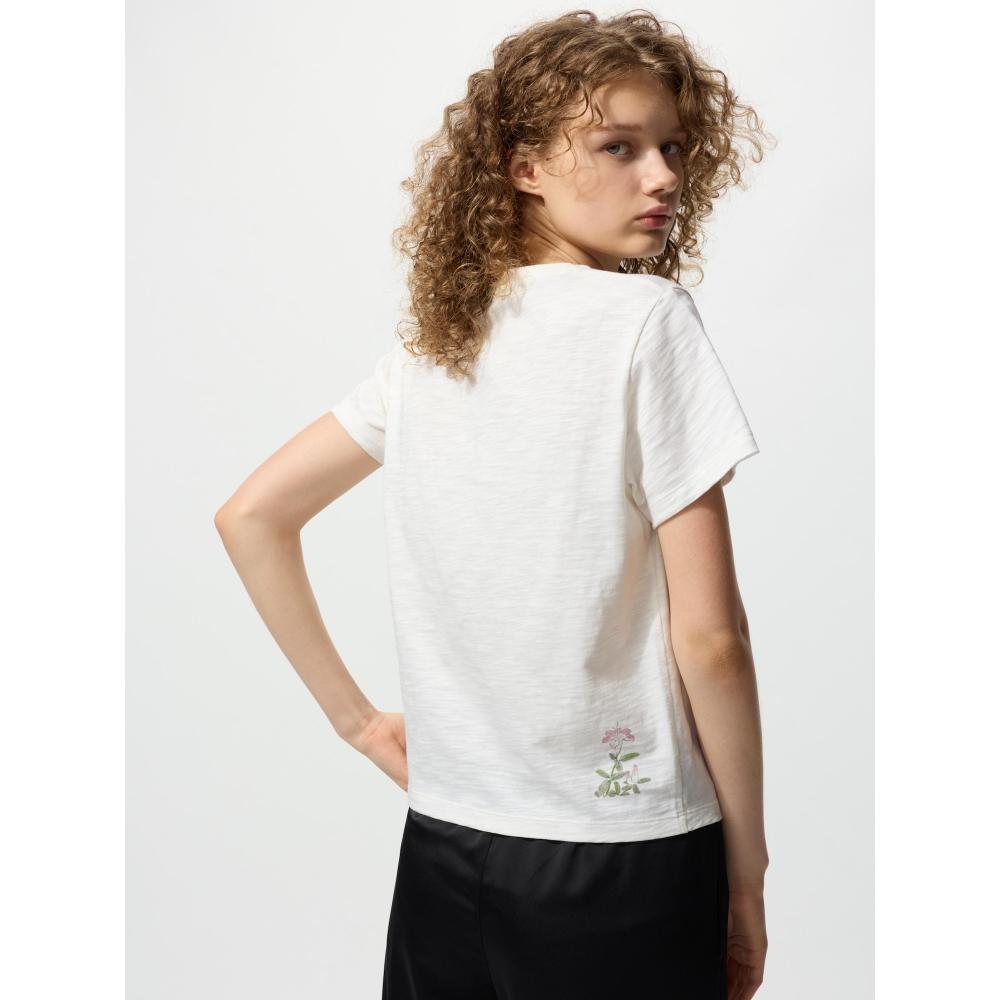 Uniqlo Japan Animals PaTTern UT ShorT T shirT