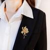 Stunning Flower Brooch Elegant Rhinestone Lapel Pins Birthday Gift Mom And Wife Non-allergenic Alloy Brooch for Women